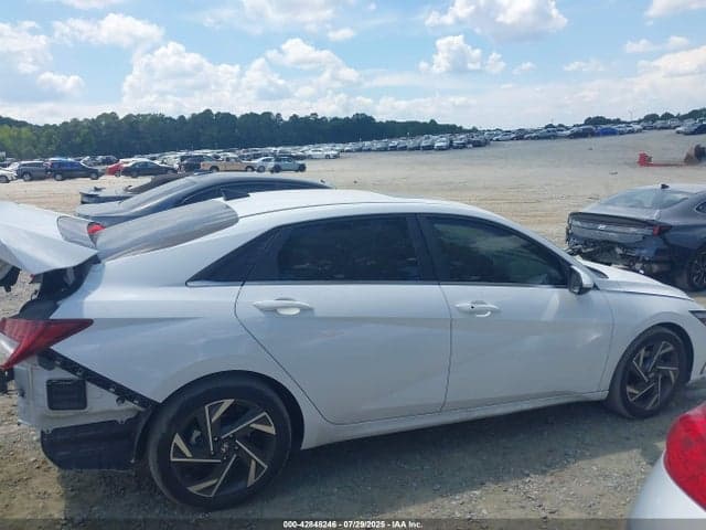 2024 HYUNDAI ELANTRA SEL 13