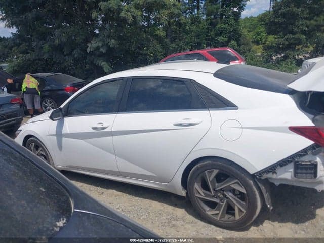 2024 HYUNDAI ELANTRA SEL 14