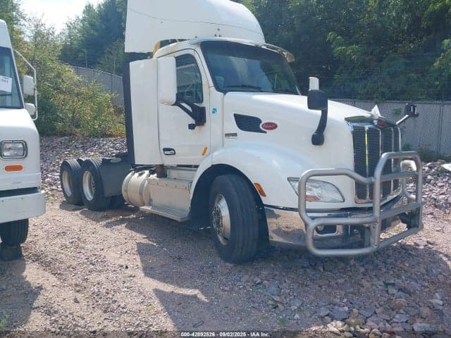 2017 PETERBILT 579 - 1