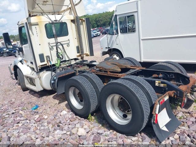 2017 PETERBILT 579 3