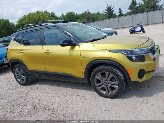 2021 KIA SELTOS S 14