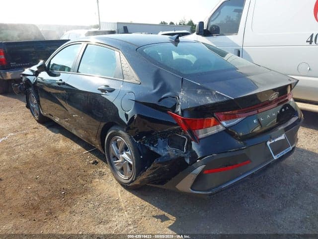 2025 HYUNDAI ELANTRA SE 3