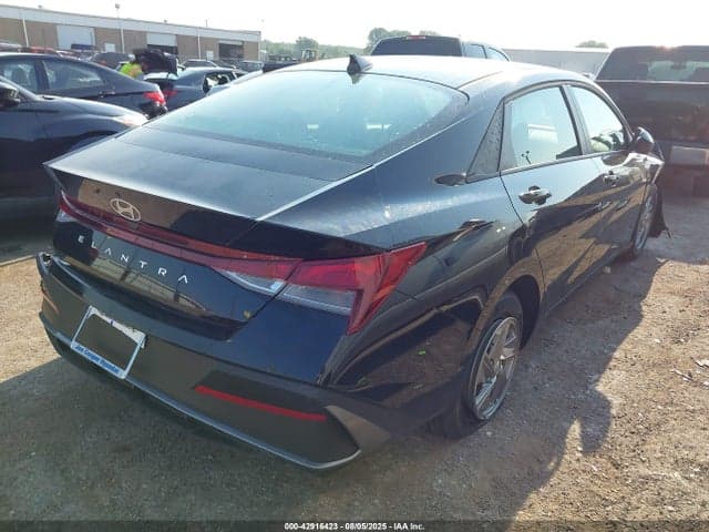 2025 HYUNDAI ELANTRA SE 4