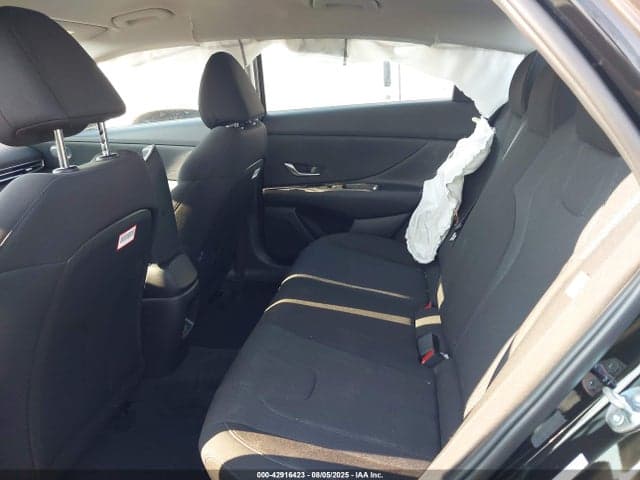 2025 HYUNDAI ELANTRA SE 8