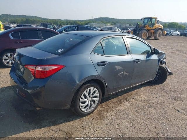 2017 TOYOTA COROLLA LE 4