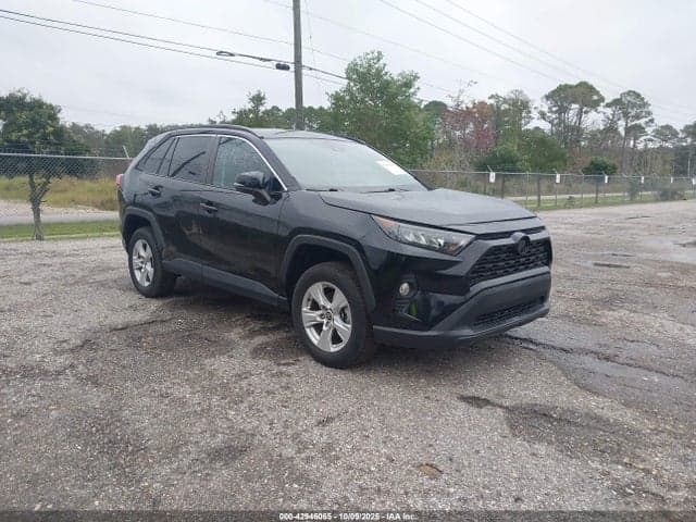 2021 TOYOTA RAV4 XLE 1