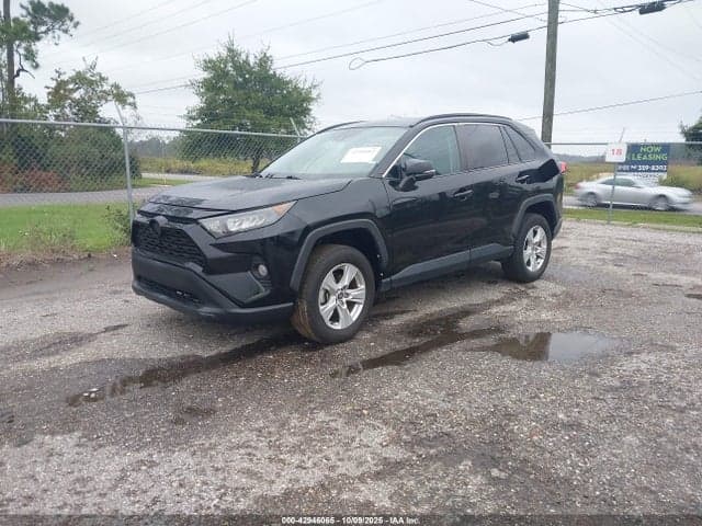 2021 TOYOTA RAV4 XLE 2
