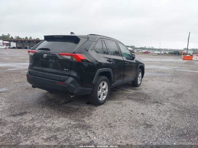 2021 TOYOTA RAV4 XLE 4