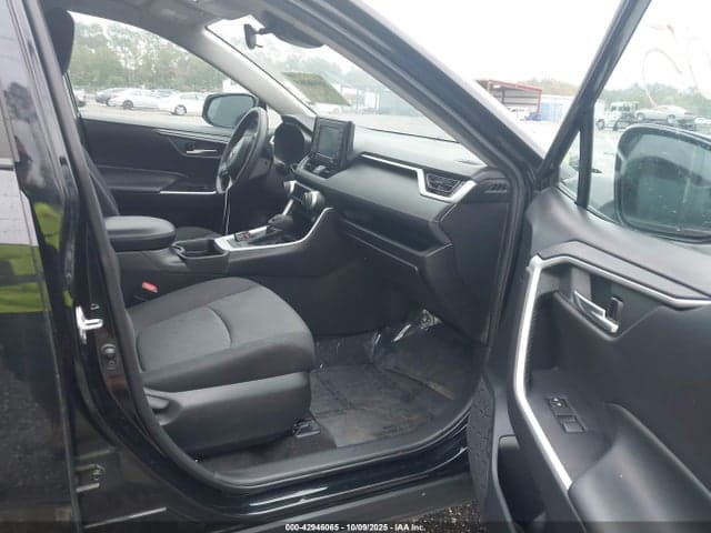2021 TOYOTA RAV4 XLE 5