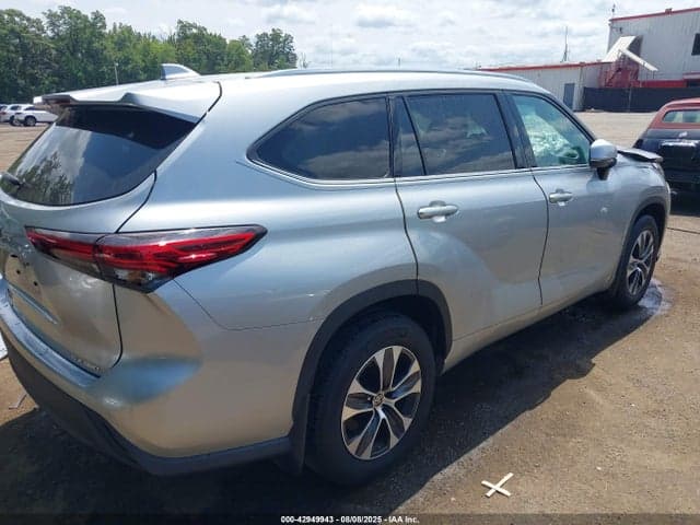2020 TOYOTA HIGHLANDER XLE 4