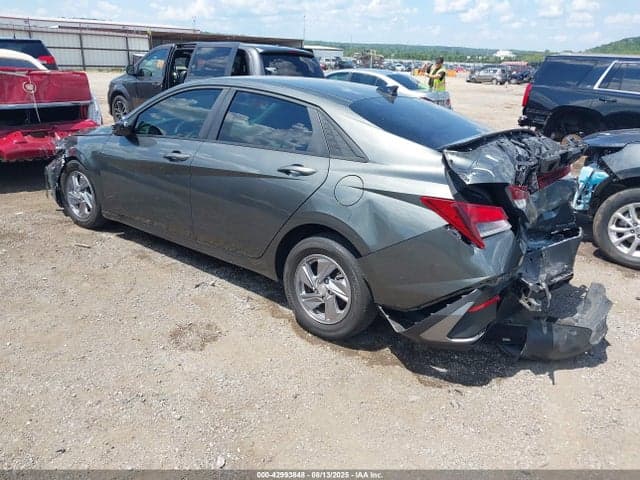 2024 HYUNDAI ELANTRA SE 3