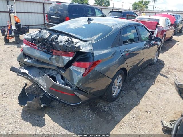 2024 HYUNDAI ELANTRA SE 4