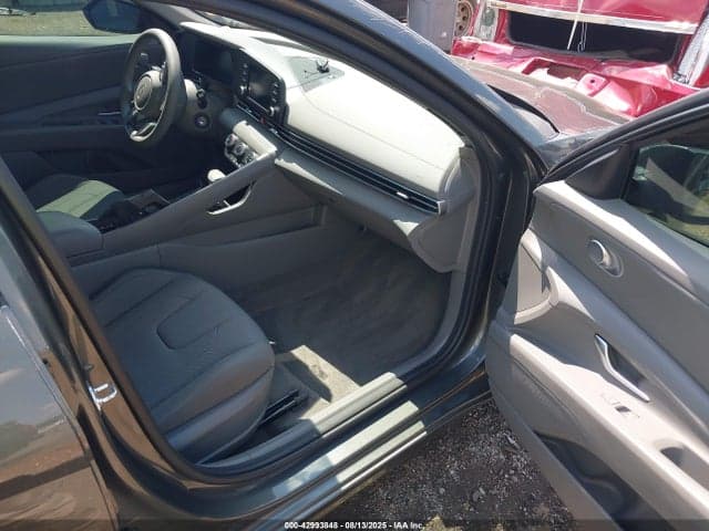 2024 HYUNDAI ELANTRA SE 5