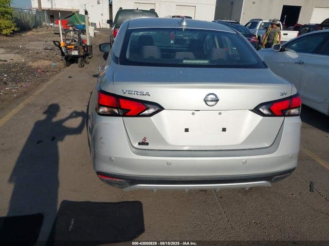 2021 NISSAN VERSA SV XTRONIC CVT 17