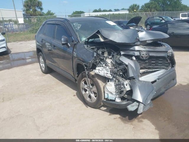 2021 TOYOTA RAV4 XLE 1