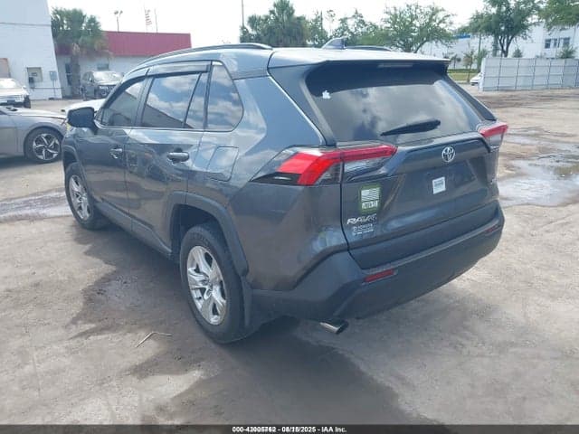 2021 TOYOTA RAV4 XLE 3