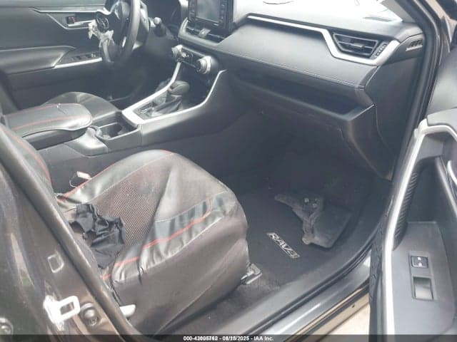 2021 TOYOTA RAV4 XLE 5