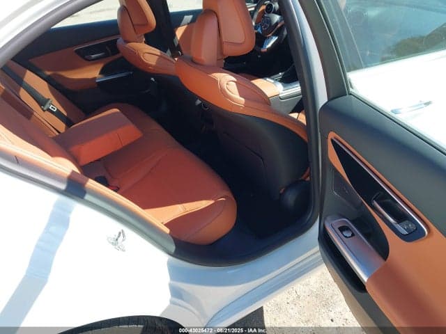 2025 MERCEDES-BENZ C 300 8