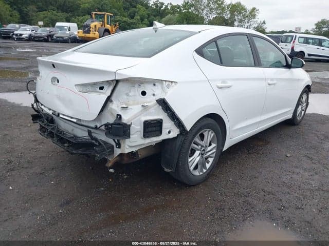 2020 HYUNDAI ELANTRA SEL 4