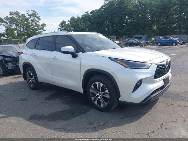 2023 TOYOTA HIGHLANDER XLE 1