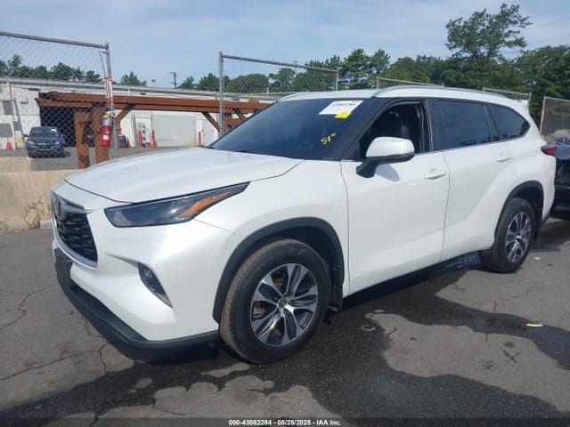 2023 TOYOTA HIGHLANDER XLE 2