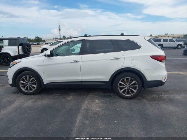 2017 HYUNDAI SANTA FE SE 14