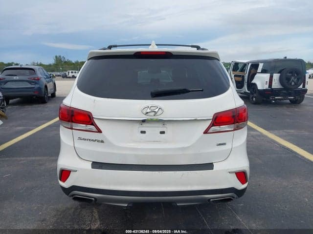 2017 HYUNDAI SANTA FE SE 16