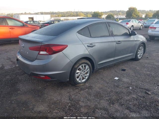 2019 HYUNDAI ELANTRA SE 4
