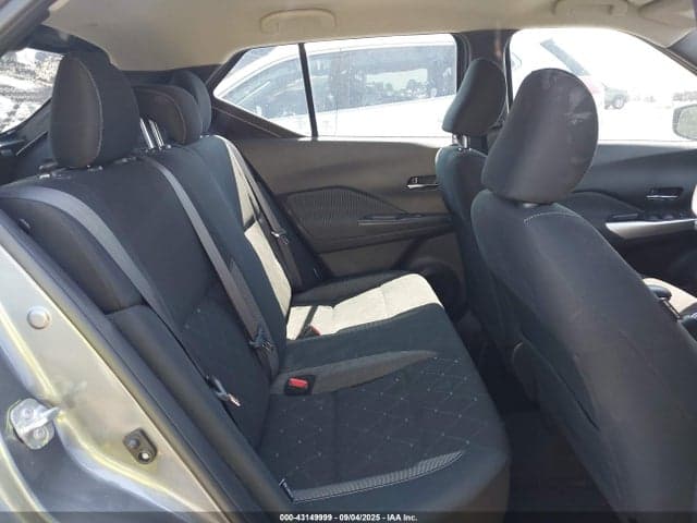 2020 NISSAN KICKS SV XTRONIC CVT 8