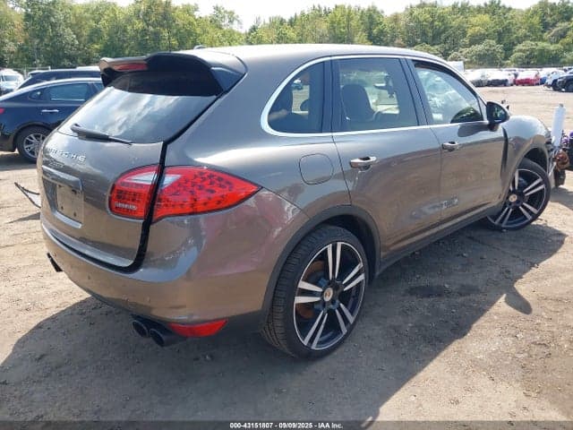 2012 PORSCHE CAYENNE 4