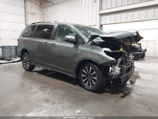 2018 TOYOTA SIENNA LE 7 PASSENGER