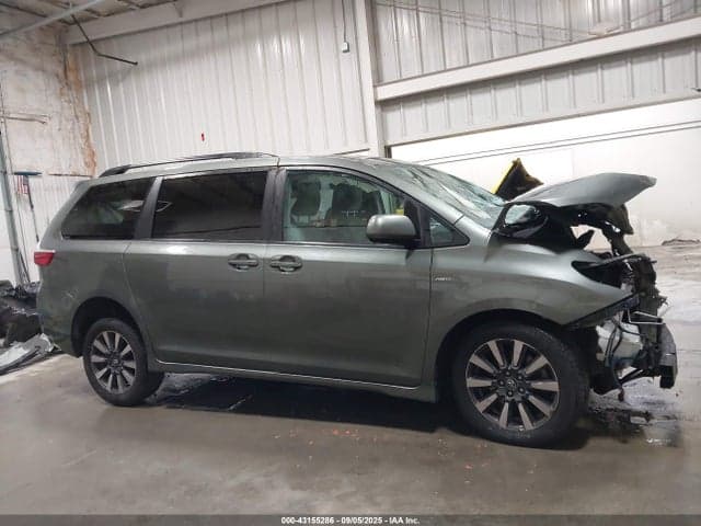 2018 TOYOTA SIENNA LE 7 PASSENGER 14