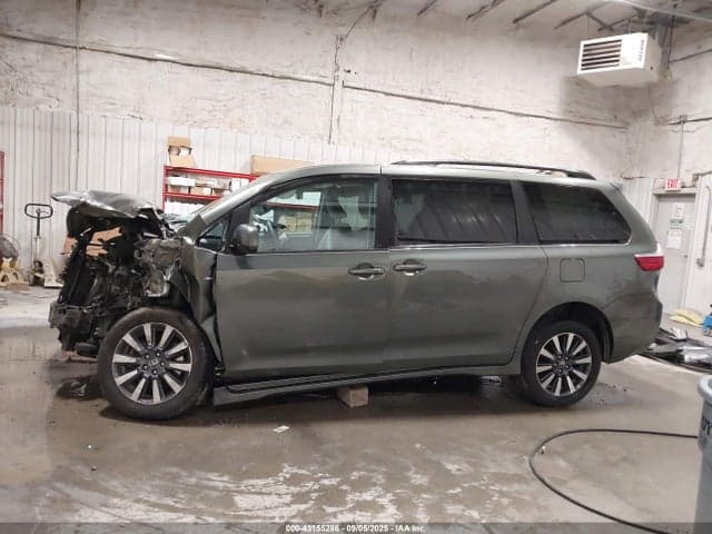 2018 TOYOTA SIENNA LE 7 PASSENGER 15