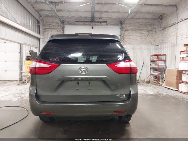 2018 TOYOTA SIENNA LE 7 PASSENGER 17