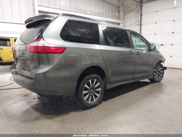 2018 TOYOTA SIENNA LE 7 PASSENGER 4