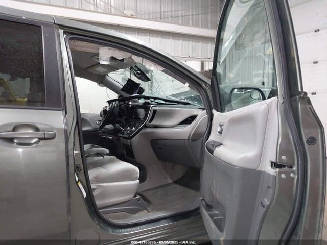 2018 TOYOTA SIENNA LE 7 PASSENGER 5