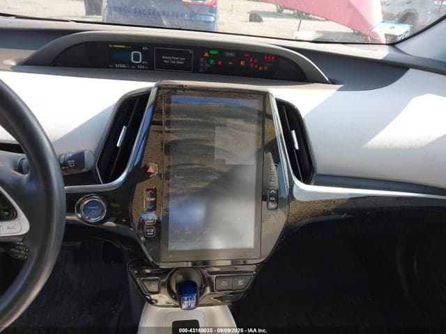 2018 TOYOTA PRIUS FOUR 18