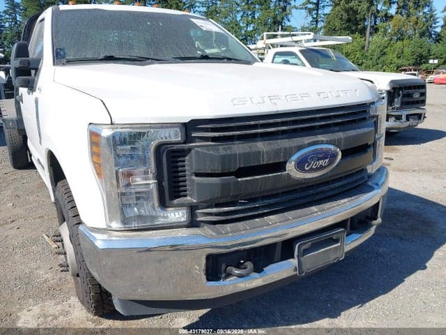 2019 FORD F-350 CHASSIS XL 11