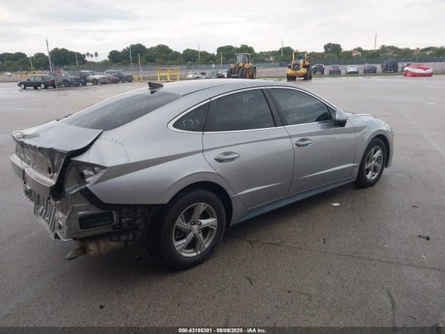 2021 HYUNDAI SONATA SE 4