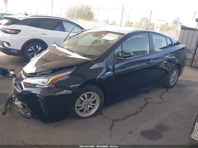2021 TOYOTA PRIUS LE 1