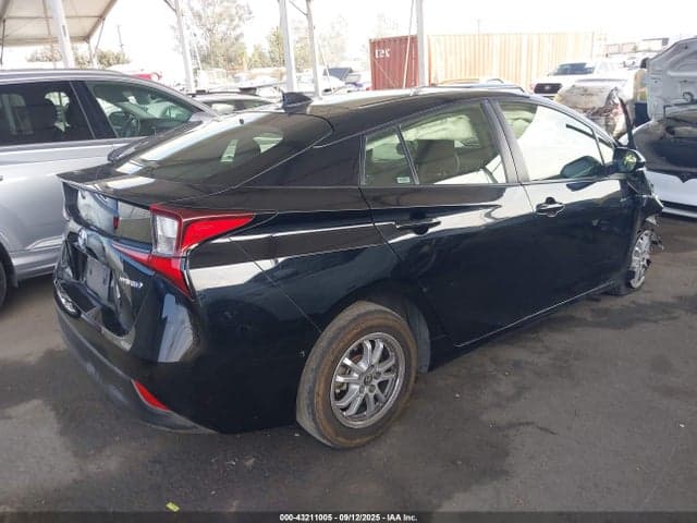 2021 TOYOTA PRIUS LE 3