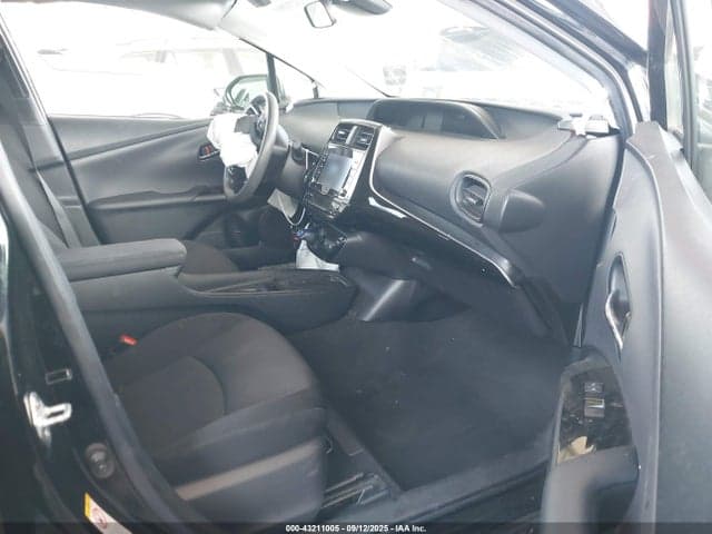 2021 TOYOTA PRIUS LE 4