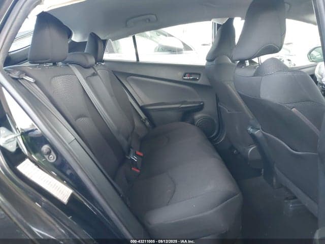 2021 TOYOTA PRIUS LE 7