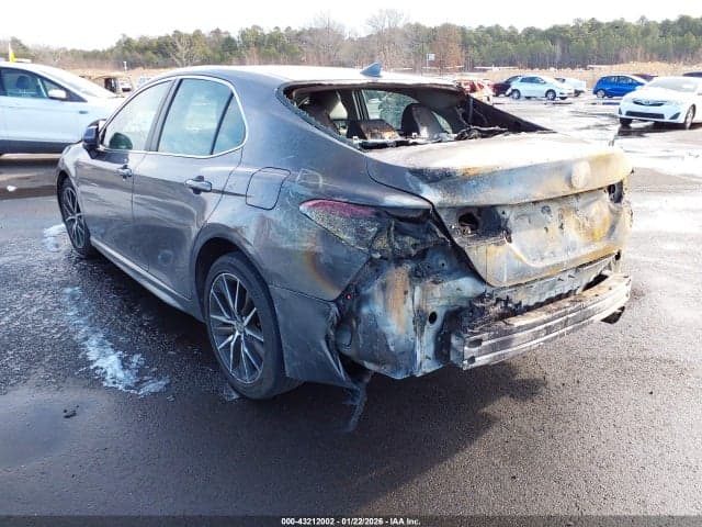 2021 TOYOTA CAMRY SE 3