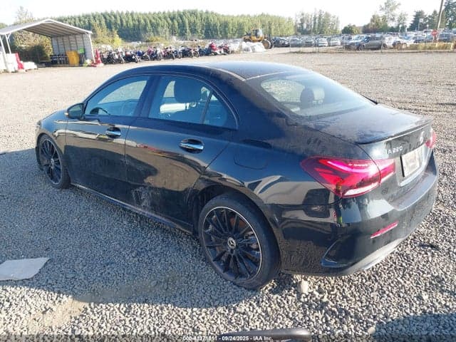 2022 MERCEDES-BENZ A 220 4MATIC 3