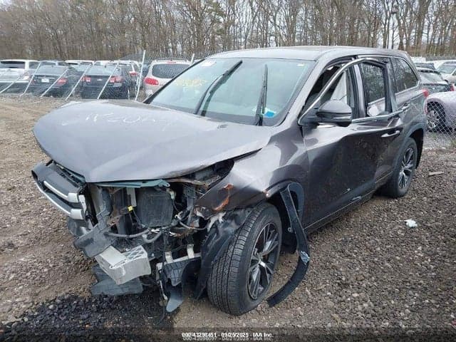 2017 TOYOTA HIGHLANDER LE 2