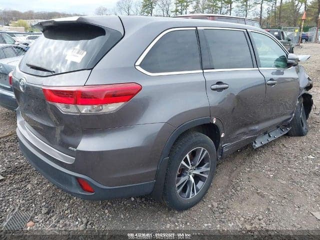 2017 TOYOTA HIGHLANDER LE 4