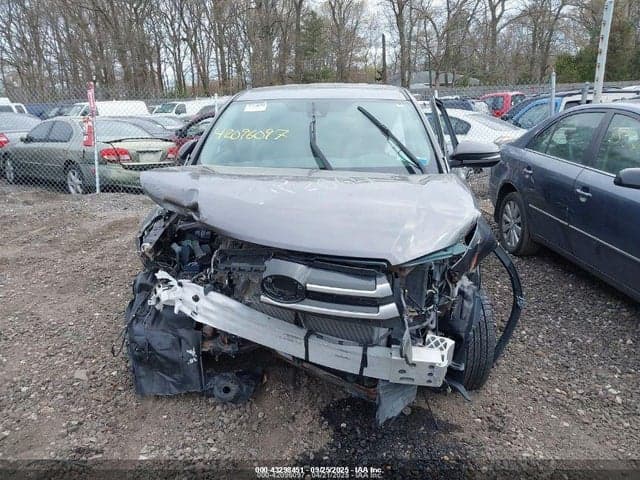 2017 TOYOTA HIGHLANDER LE 10
