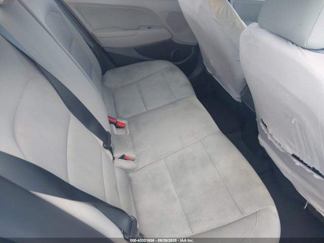 2017 HYUNDAI ELANTRA SE 8