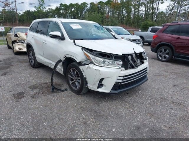 2018 TOYOTA HIGHLANDER LE